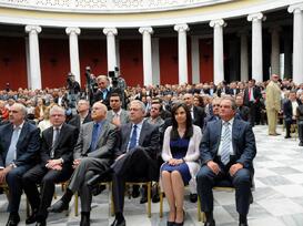 ΚΑΡΑΜΑΝΛΗΣ: ΜΕ ΔΥΟ ΓΥΝΑΙΚΕΣ ΚΑΙ ΕΝΑΝ ΑΝΔΡΑ 