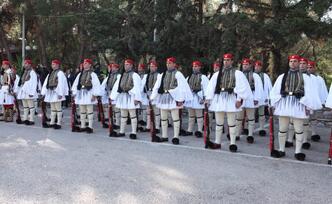 ΦΩΤΟΓΡΑΦΙΕΣ: Αυτή την ώρα η κηδεία του Κωστή Στεφανόπουλου -Με τιμές αρχηγού κράτους